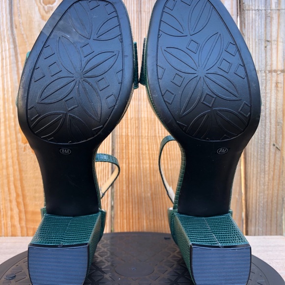 NEW Chinese Laundry Croc Embossed Block Heel Pumps - Picture 6 of 7